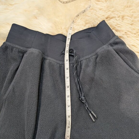 lululemon Women's Black Sherpa Utility Cargo Hiking Joggers - Picture 5 of 8